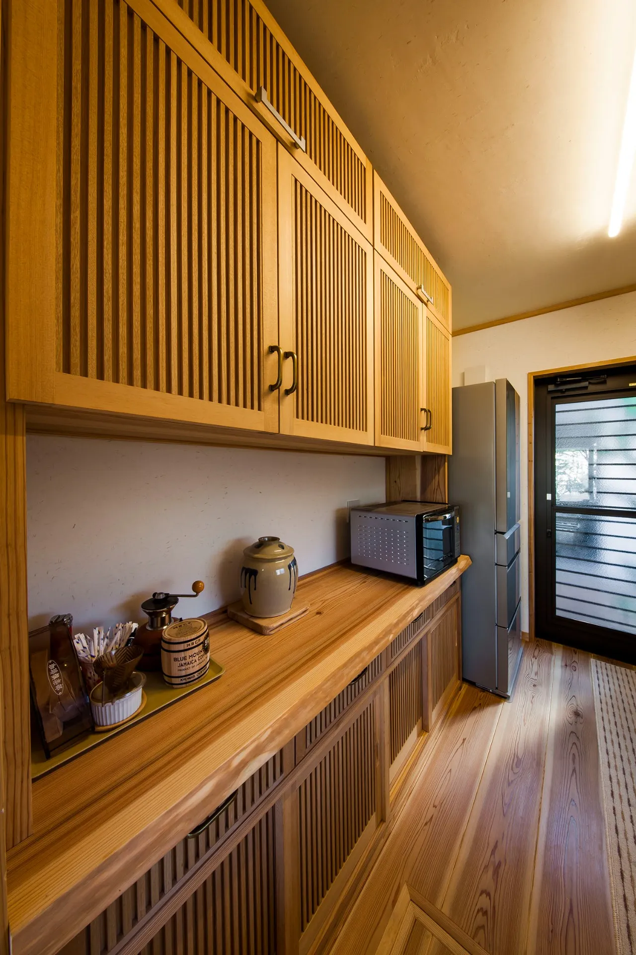 タモ材で造ったフルオーダーの水屋。