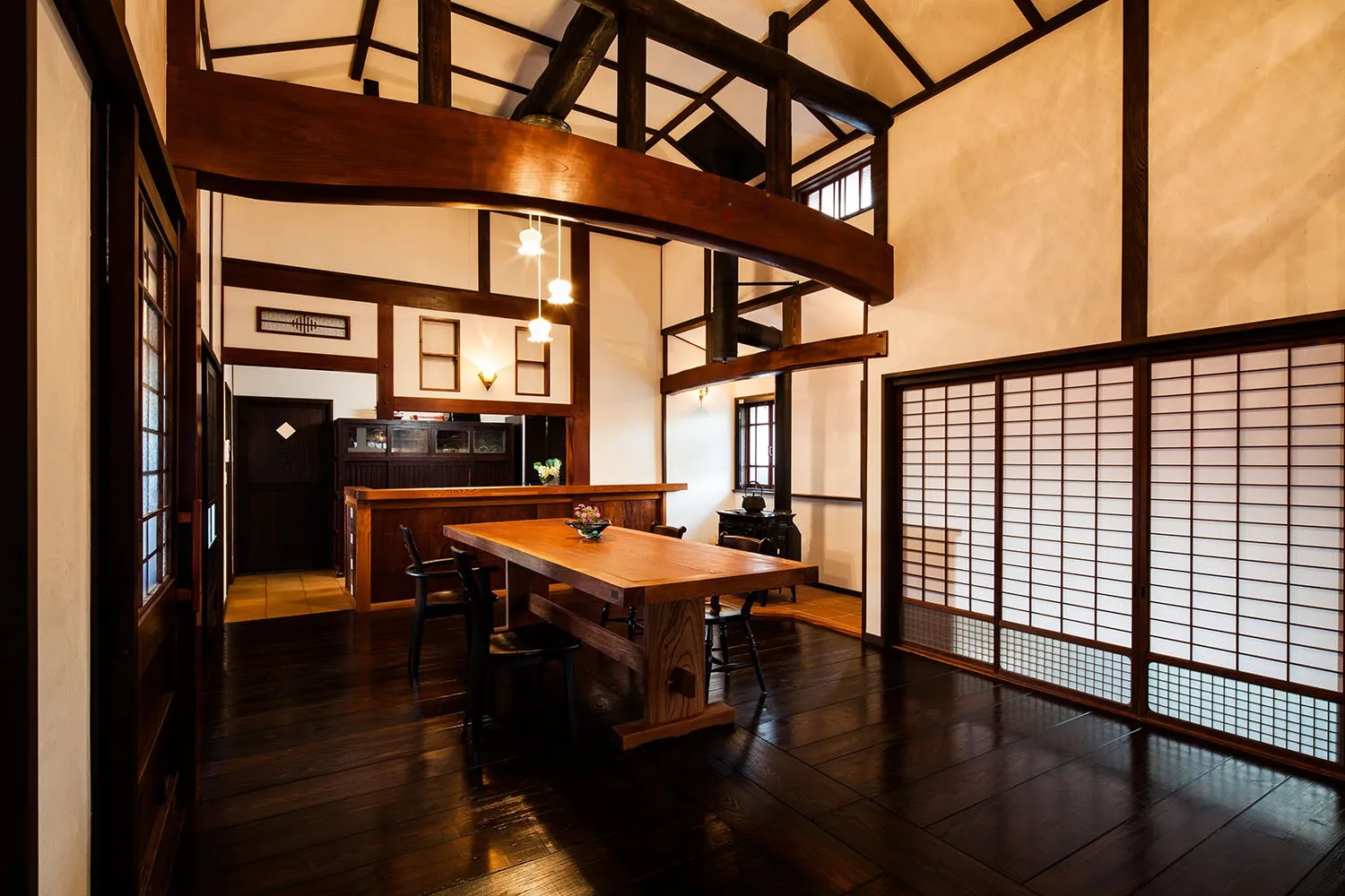 古建具は高さや幅を調整して再活用しています。