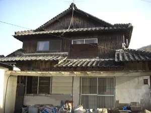 再生前、在りし日の旧家です。