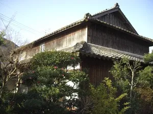 左端は再生前のたたずまいです。
