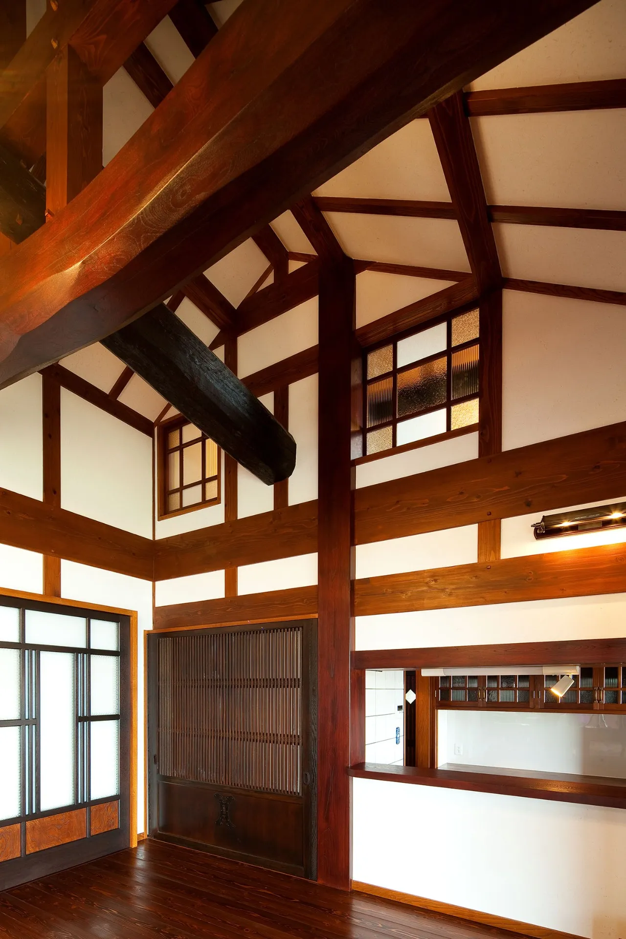 天井も壁もシックイで仕上げたこの部屋は、ここにいると空気が違うことが体で感じられます。体験してみませんか？