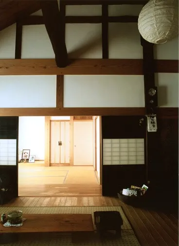 高い天井は、この家に住む人に余裕と潤いをもたらします。