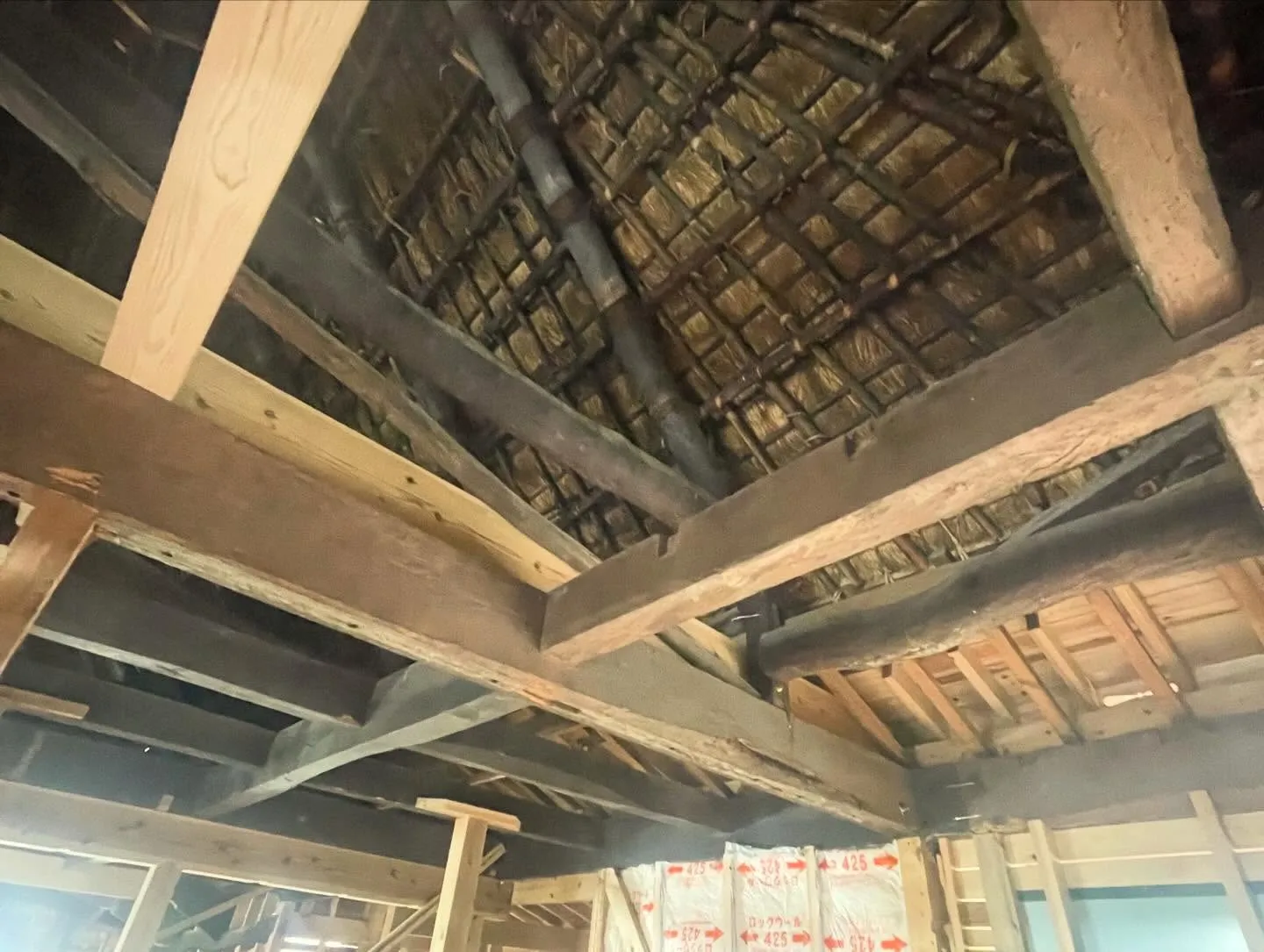 茅葺き古民家の再生中