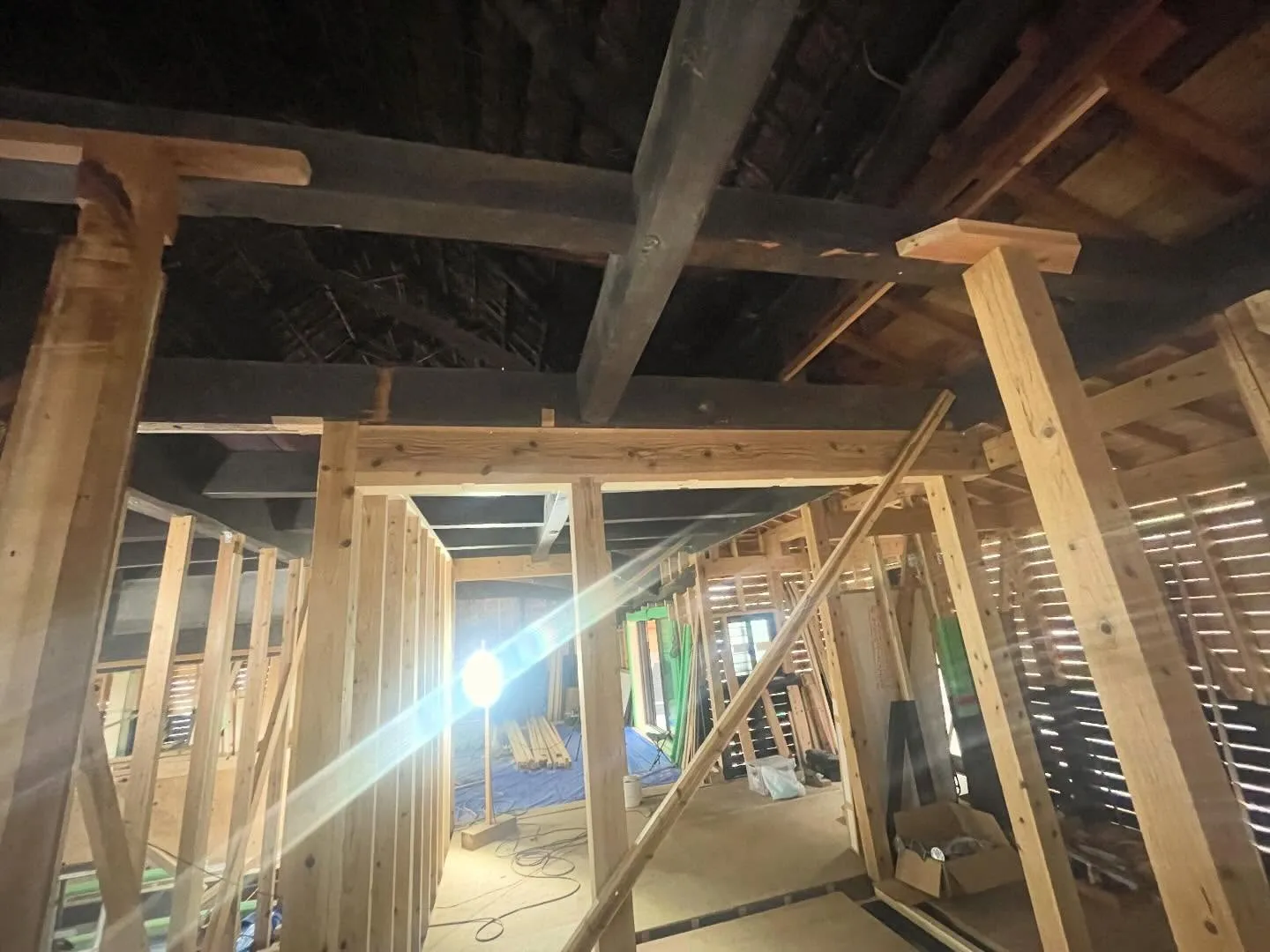 茅葺き古民家の再生中