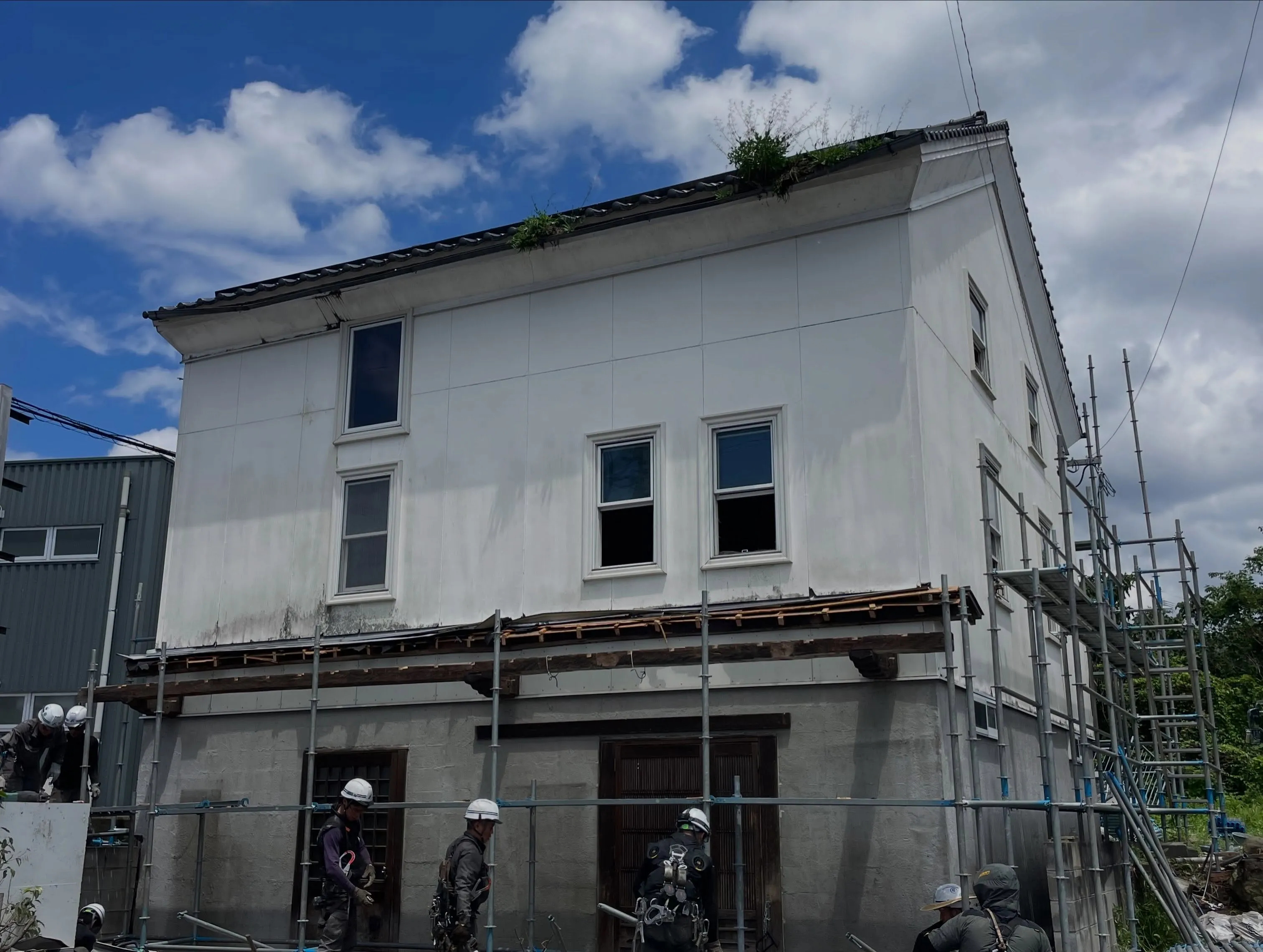 雨上がり熊本上益城にて蔵の解き作業の準備に入ります